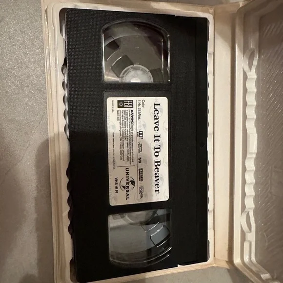 Leave it to Beaver 1 hour 28 min. Color VHS Tape CC 1998 Clam Shell - Picture 3 of 3